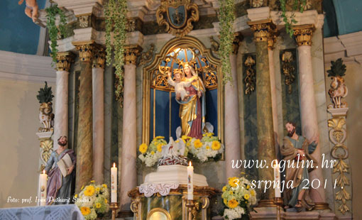 Oltar u Crkvi Bl. Dj. Marije Utješiteljice