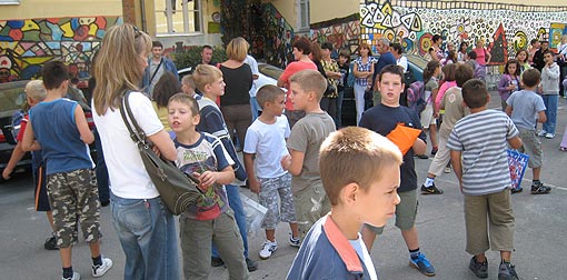 Djeca osnovne škole I.B. Mažuranić u očekivanju početka nastave