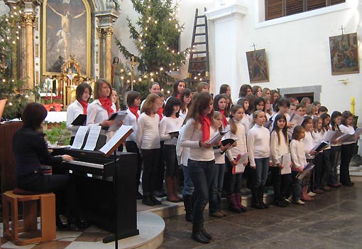 Božićni koncert Osnovne škole I.B. Mažuranić, Ogulin 2009.