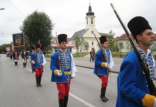 Frankopanska garda Ogulin predvodi mimohod povijesnih postrojbi