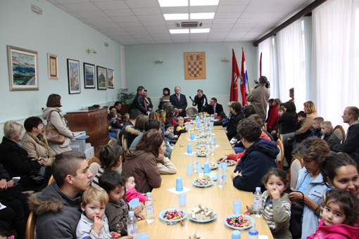 Gradonačelnik Magdić uručio božićni dar djeci 