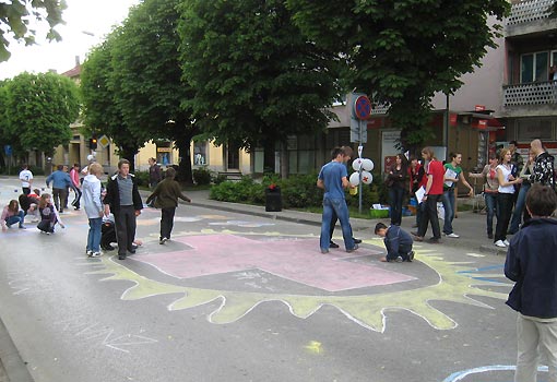 Oslikavanje kolnika u centru grada 