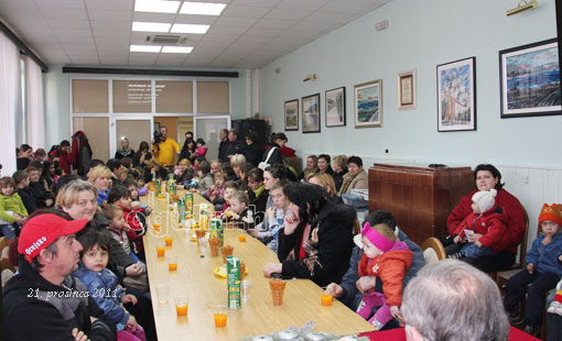 Gradonačelnik Magdić uručio božićne darove djeci