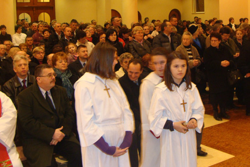Biskup Bogović na  Stepinčevo predslavio 10. obljetnicu župe i blagoslovio novu crkvu