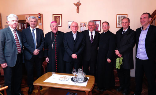 Apostolski nuncij u Republici Hrvatskoj nadbiskup  mons. Alessandro D'Errico pohodio je na Cvjetnicu grad Ogulin i župu sv. Križa